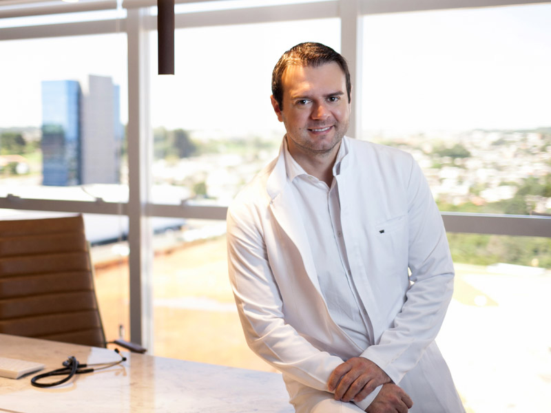 Dr. Lucas Antonelli