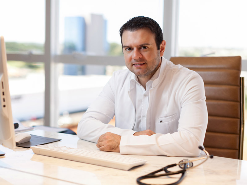 Dr. Lucas Antonelli